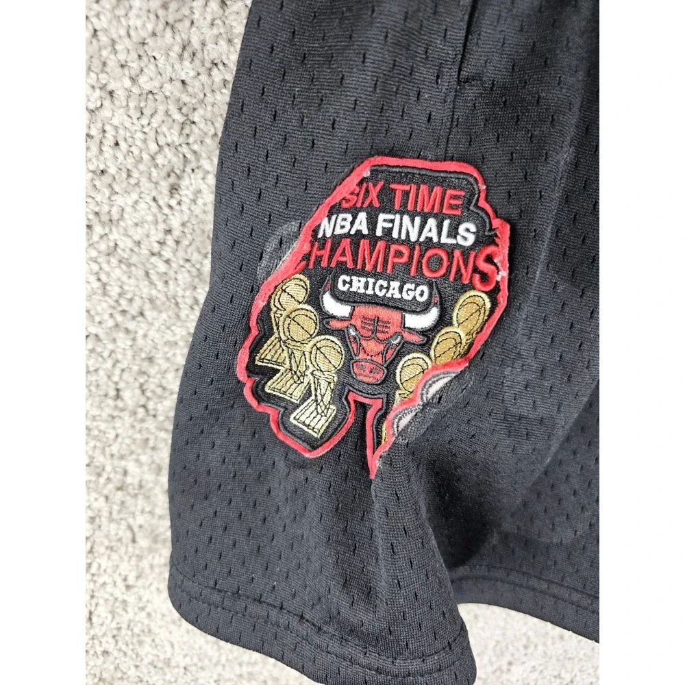 Pro Standard Chicago Bulls  NBA Finals Champions Shorts Size Small Jordan 6 Time - Picture 3 of 14